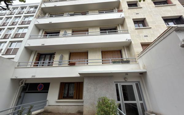 Appartement à vendre    3 pièces • 52,61 m2 Saint-Maur-des-Fossés