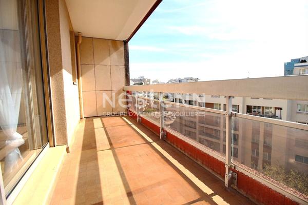 Appartement Courbevoie 4 pièces 75 m2 - TERRASSE - REFAIT A NEUF - DPE C- SUD-EST - TRAVERSANT - AU CALME