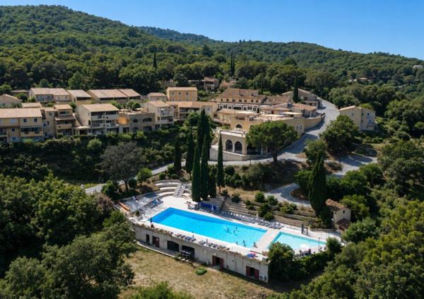 INVESTISSEMENT LOCATIF – Le Plan-de-la-Tour – Résidence de tourisme Village Club du Soleil Le Reverdi - 5 % de rentabilité