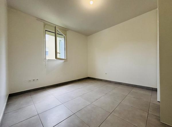 Appartement t2 Superficie 43 m2 Terrasse 13 m2 proximité Hôpital