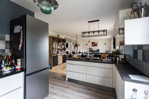 CHARMANTE MAISON AVEC SOUS-SOL DE 6 PIECES ( environ 138m²) À SOISY-SUR-SEINE