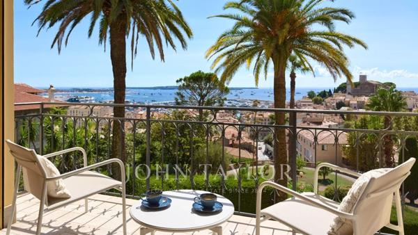 Appartement Belle époque rénové avec vue sur la Baie de Cannes