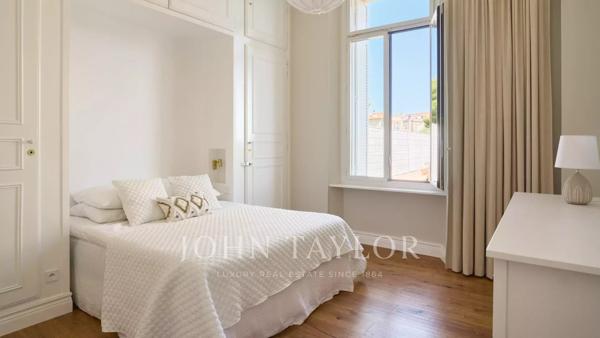 Appartement Belle époque rénové avec vue sur la Baie de Cannes