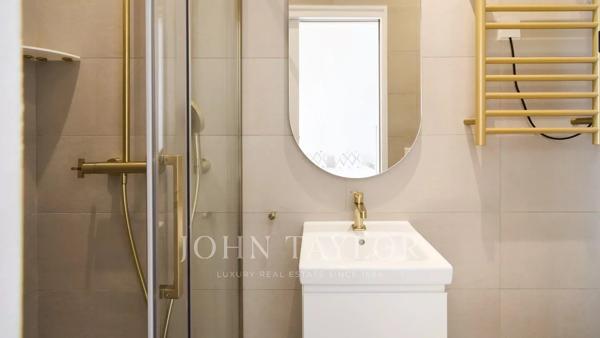Appartement Belle époque rénové avec vue sur la Baie de Cannes