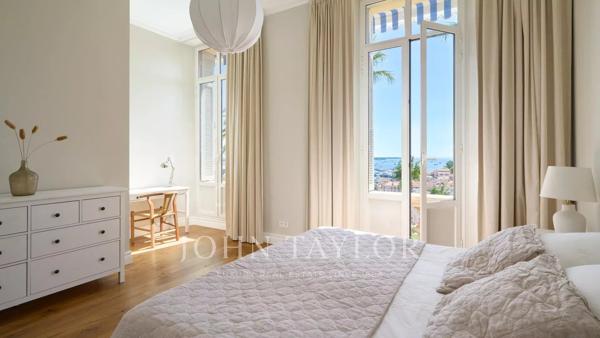 Appartement Belle époque rénové avec vue sur la Baie de Cannes