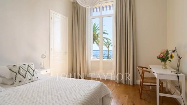 Appartement Belle époque rénové avec vue sur la Baie de Cannes