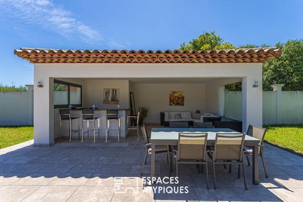 Maison d’architecte et son grand parc arboré avec piscine