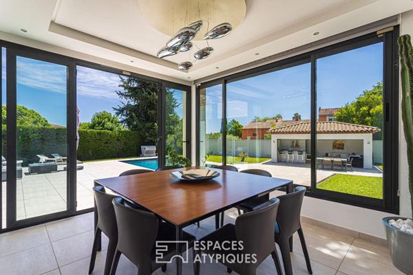 Maison d’architecte et son grand parc arboré avec piscine