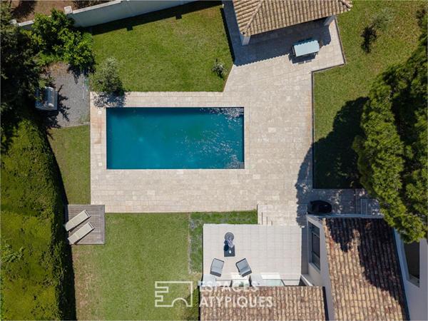Maison d’architecte et son grand parc arboré avec piscine
