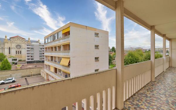 Appartement à vendre    3 pièces • 75,98 m2 Lyon 3