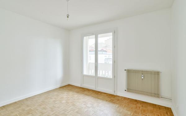 Appartement à vendre    3 pièces • 75,98 m2 Lyon 3