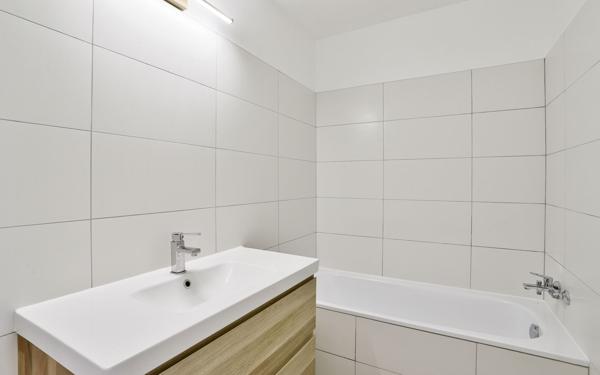 Appartement à vendre    3 pièces • 75,98 m2 Lyon 3