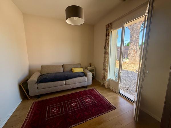 Vous cherchez une maison au bord du lot avec un accès avec ponton ? Ne cherchez plus venez découvrir cette magnifique maison de plus de 150m2 sur un terrain de 2100m2. Ceci est une pépite ! Amoureux du jardin et de la nature vous serez comblés. La maison , Sainte livrade sur lot