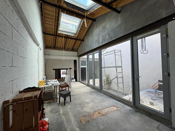33800 Bordeaux Saint Nicolas -  Loft de 135m2 à finir d'aménager avec vaste garage et patio à vendre