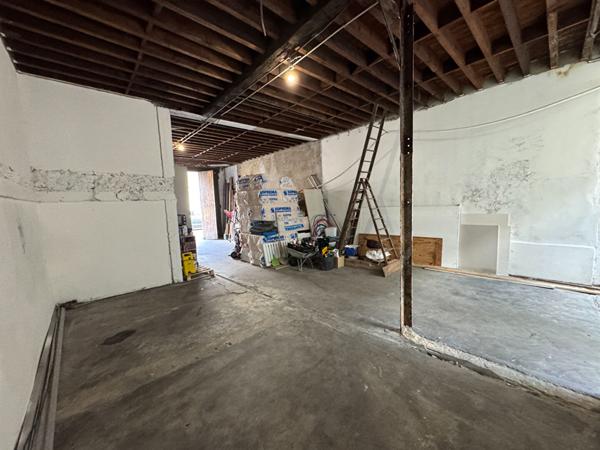 33800 Bordeaux Saint Nicolas -  Loft de 135m2 à finir d'aménager avec vaste garage et patio à vendre