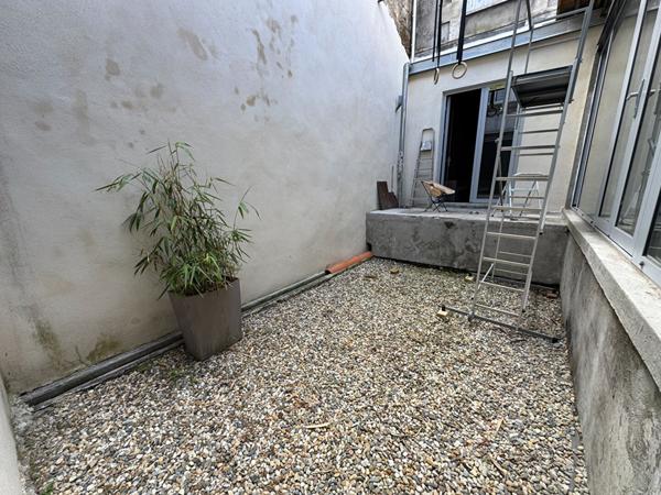 33800 Bordeaux Saint Nicolas -  Loft de 135m2 à finir d'aménager avec vaste garage et patio à vendre
