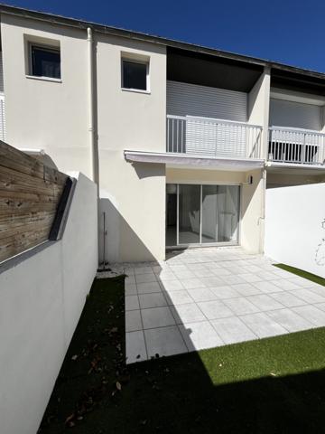 Maison T4 sur 3 niveaux quarier Le Prieuré Lafond avec terrasse et place de stationnement
