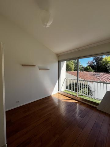 Maison T4 sur 3 niveaux quarier Le Prieuré Lafond avec terrasse et place de stationnement