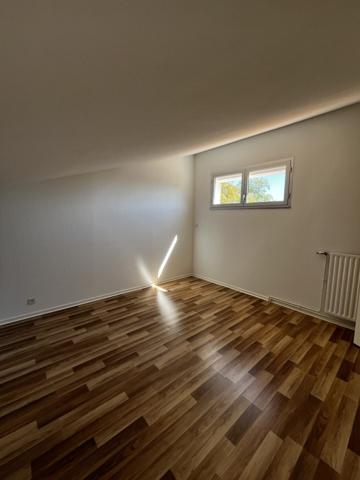 Maison T4 sur 3 niveaux quarier Le Prieuré Lafond avec terrasse et place de stationnement