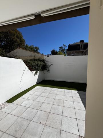Maison T4 sur 3 niveaux quarier Le Prieuré Lafond avec terrasse et place de stationnement