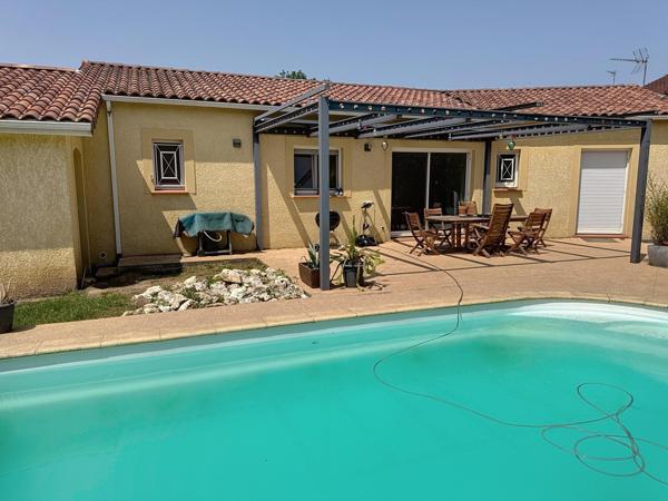 Villa T5 - Pièce de vie 60 m2  - garage - véranda - piscine -