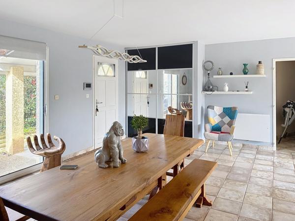 Villa T5 - Pièce de vie 60 m2  - garage - véranda - piscine -