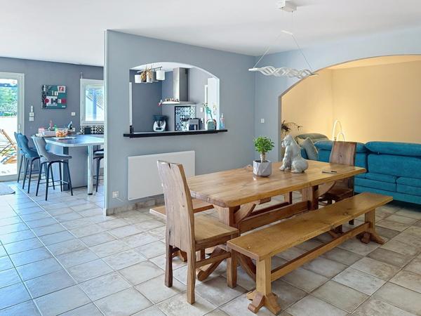 Villa T5 - Pièce de vie 60 m2  - garage - véranda - piscine -