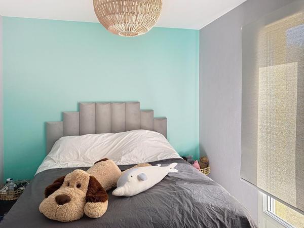 Villa T5 - Pièce de vie 60 m2  - garage - véranda - piscine -