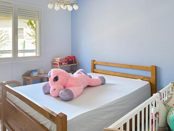 Villa T5 - Pièce de vie 60 m2  - garage - véranda - piscine -