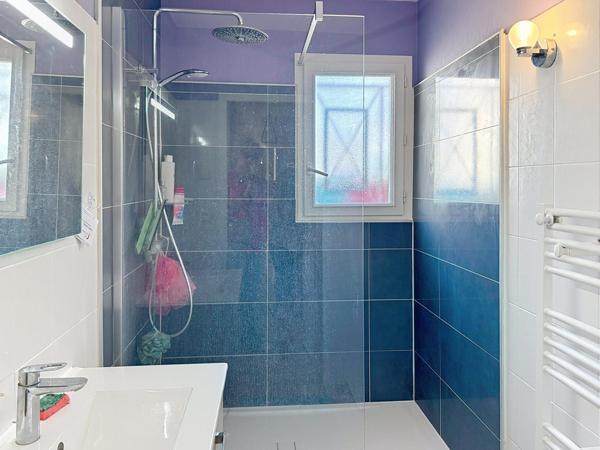 Villa T5 - Pièce de vie 60 m2  - garage - véranda - piscine -