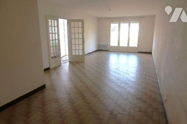 Proximité toutes commodités, PAVILLON comprenant :
. en rez-de-chaussée (108m2 hab) : entrée a...