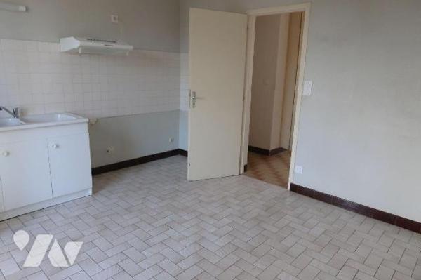 Proximité toutes commodités, PAVILLON comprenant :
. en rez-de-chaussée (108m2 hab) : entrée a...