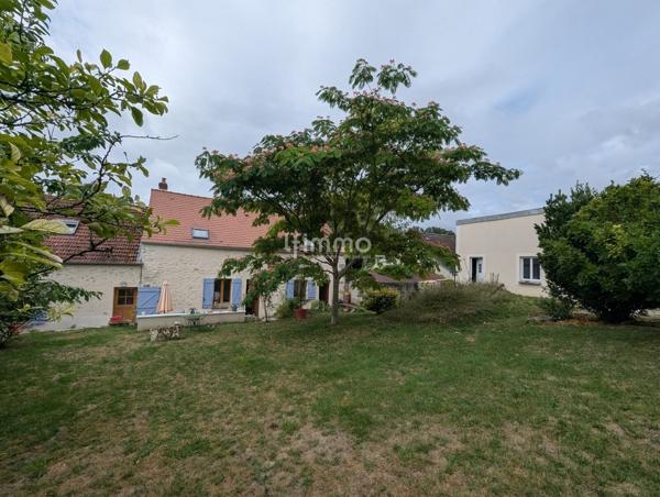 Longueville, Possibilité de 2 maisons et dépendance viabilisé de 70m²