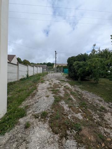 Longueville, Possibilité de 2 maisons et dépendance viabilisé de 70m²