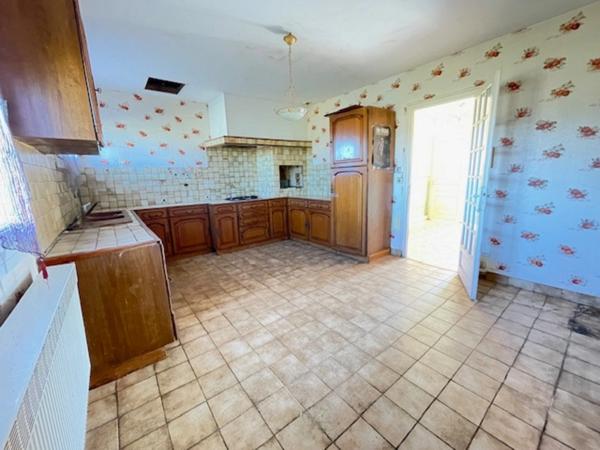 Maison à rénover entièrement PUYMOYEN (16)