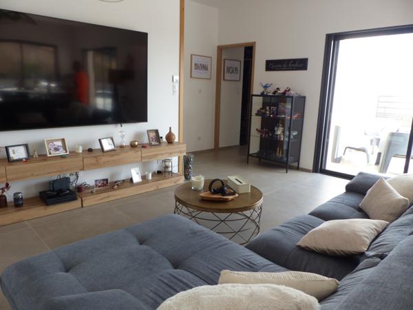 VILLA NEUVE CONTEMPORAINE F4 AVEC PISCINE SECTEUR D'AFA Afa (20167)