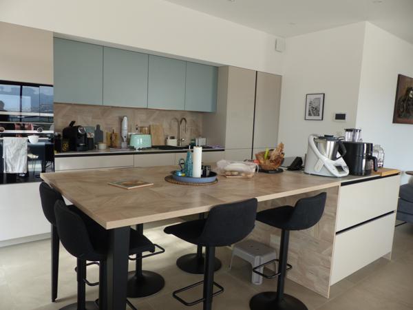 VILLA NEUVE CONTEMPORAINE F4 AVEC PISCINE SECTEUR D'AFA Afa (20167)