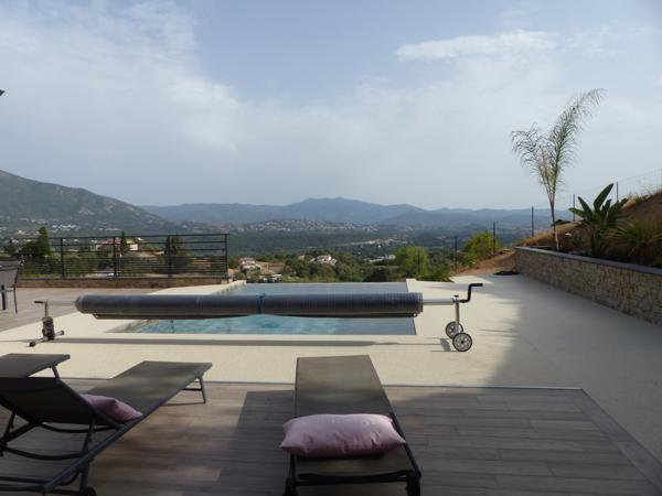 VILLA NEUVE CONTEMPORAINE F4 AVEC PISCINE SECTEUR D'AFA Afa (20167)