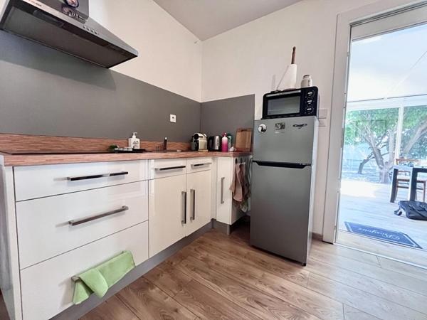 Magnifique appartement de type T2 en rez-de-chaussée avec jardin de 170 m² sans vis-à-vis et véranda de 20 m²