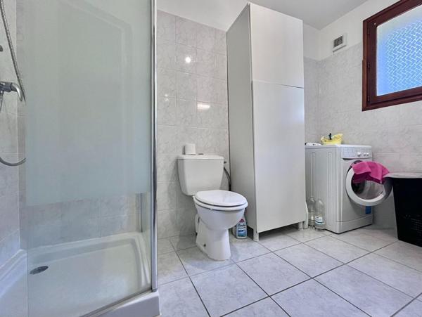 Magnifique appartement de type T2 en rez-de-chaussée avec jardin de 170 m² sans vis-à-vis et véranda de 20 m²