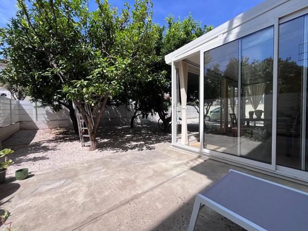 Magnifique appartement de type T2 en rez-de-chaussée avec jardin de 170 m² sans vis-à-vis et véranda de 20 m²
