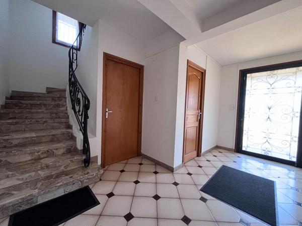Magnifique appartement de type T2 en rez-de-chaussée avec jardin de 170 m² sans vis-à-vis et véranda de 20 m²