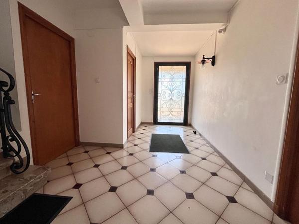 Magnifique appartement de type T2 en rez-de-chaussée avec jardin de 170 m² sans vis-à-vis et véranda de 20 m²