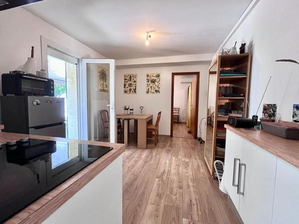 Magnifique appartement de type T2 en rez-de-chaussée avec jardin de 170 m² sans vis-à-vis et véranda de 20 m²