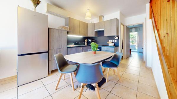 Maison traversante, 3 chambres, terrasses, garage