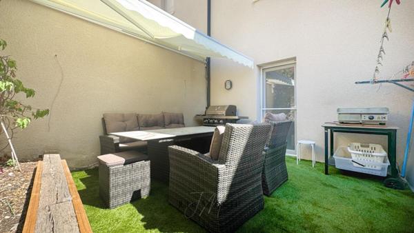Maison traversante, 3 chambres, terrasses, garage