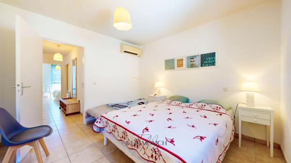 Maison traversante, 3 chambres, terrasses, garage