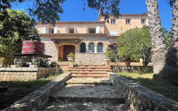 Maison à vendre    7 pièces •  Golfe Juan - Vallauris