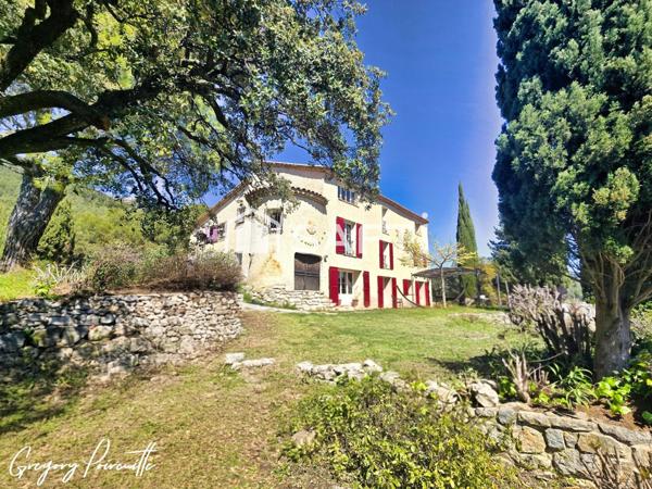 Demeure de caractère du XIX siècle entre nature et histoire