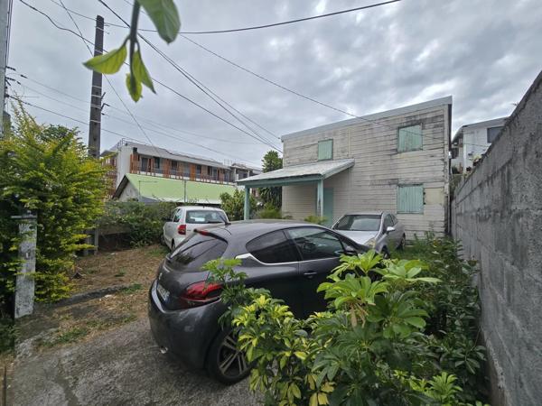 À SAISIR – PARCELLE STRATÉGIQUE AU CŒUR DU TAMPON